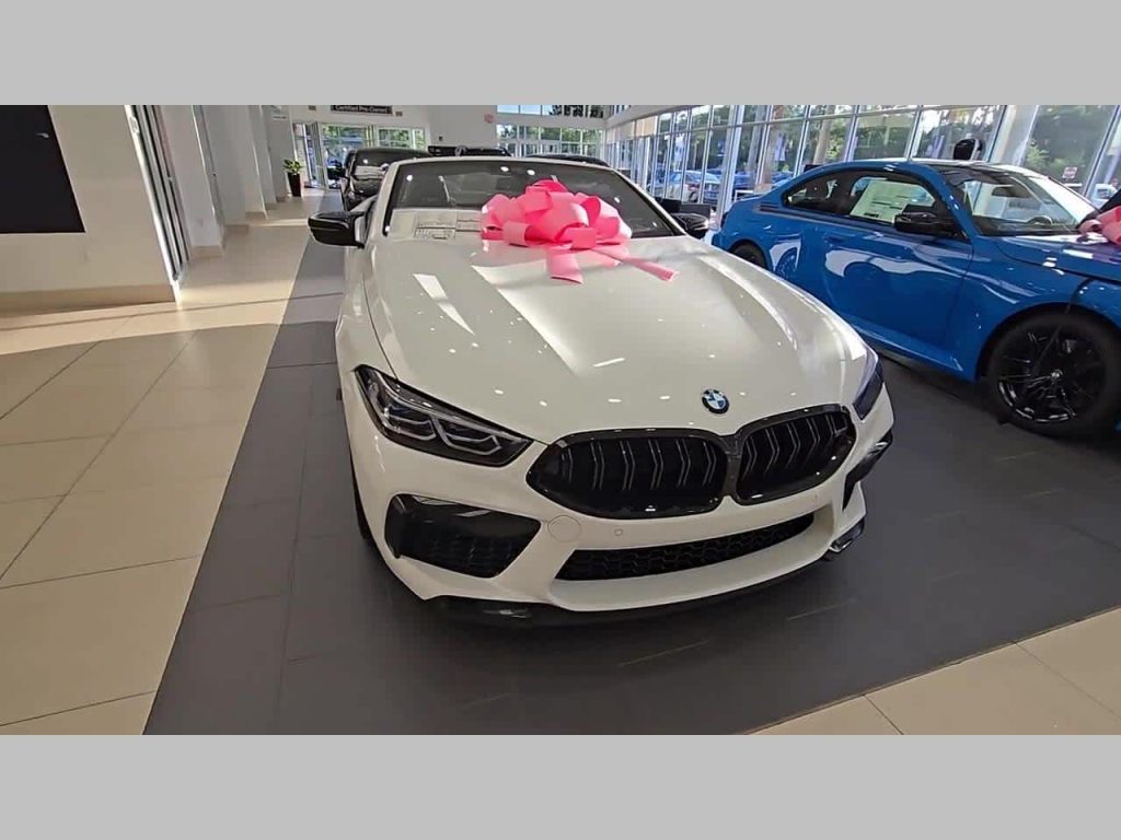 2025 BMW M8