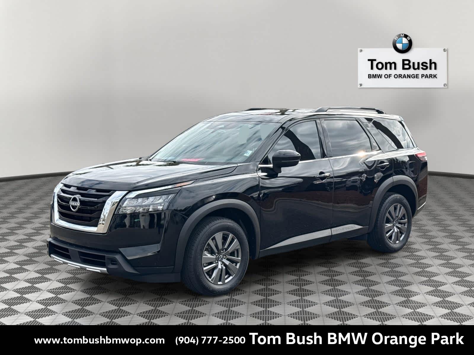 2024 Nissan Pathfinder SV