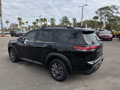 2024 Nissan Pathfinder SV