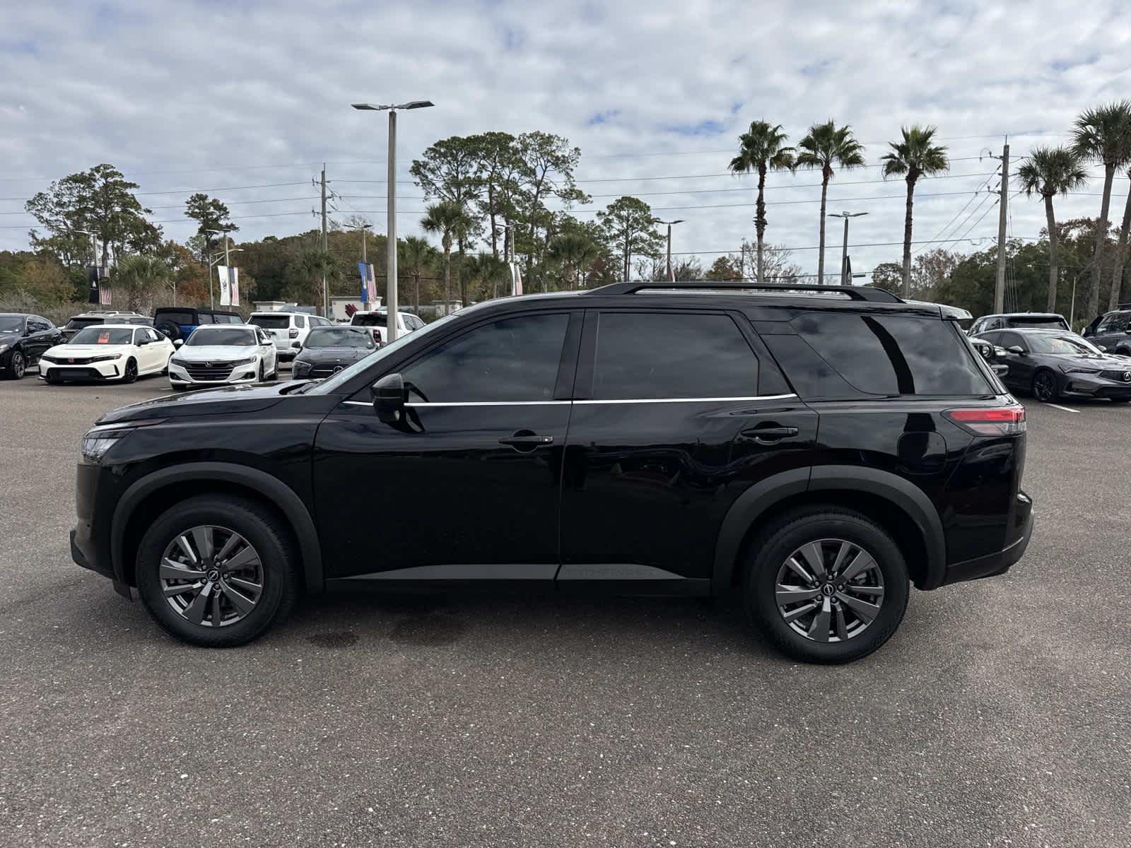 2024 Nissan Pathfinder SV
