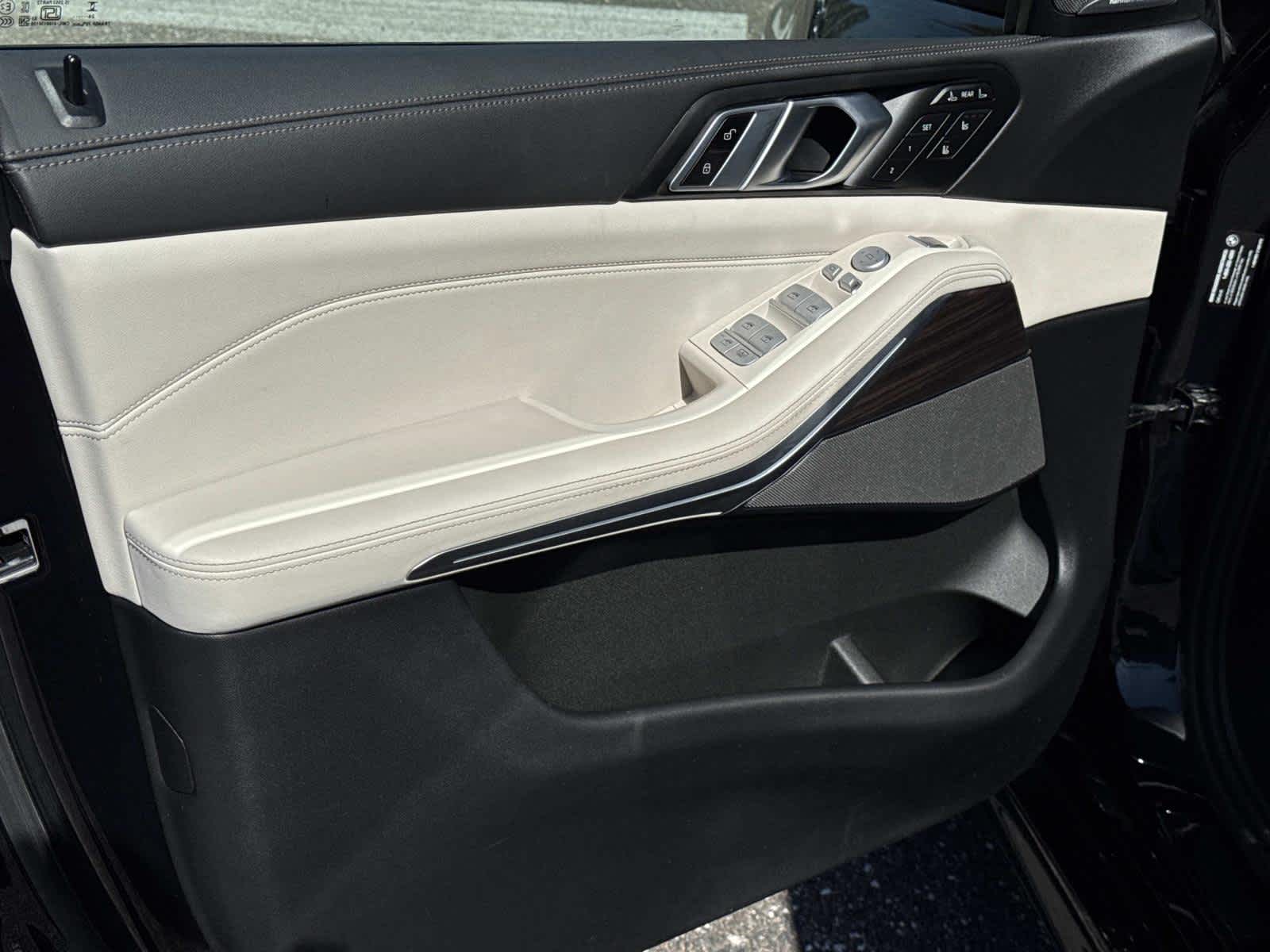 2025 BMW X7 M60i M60i