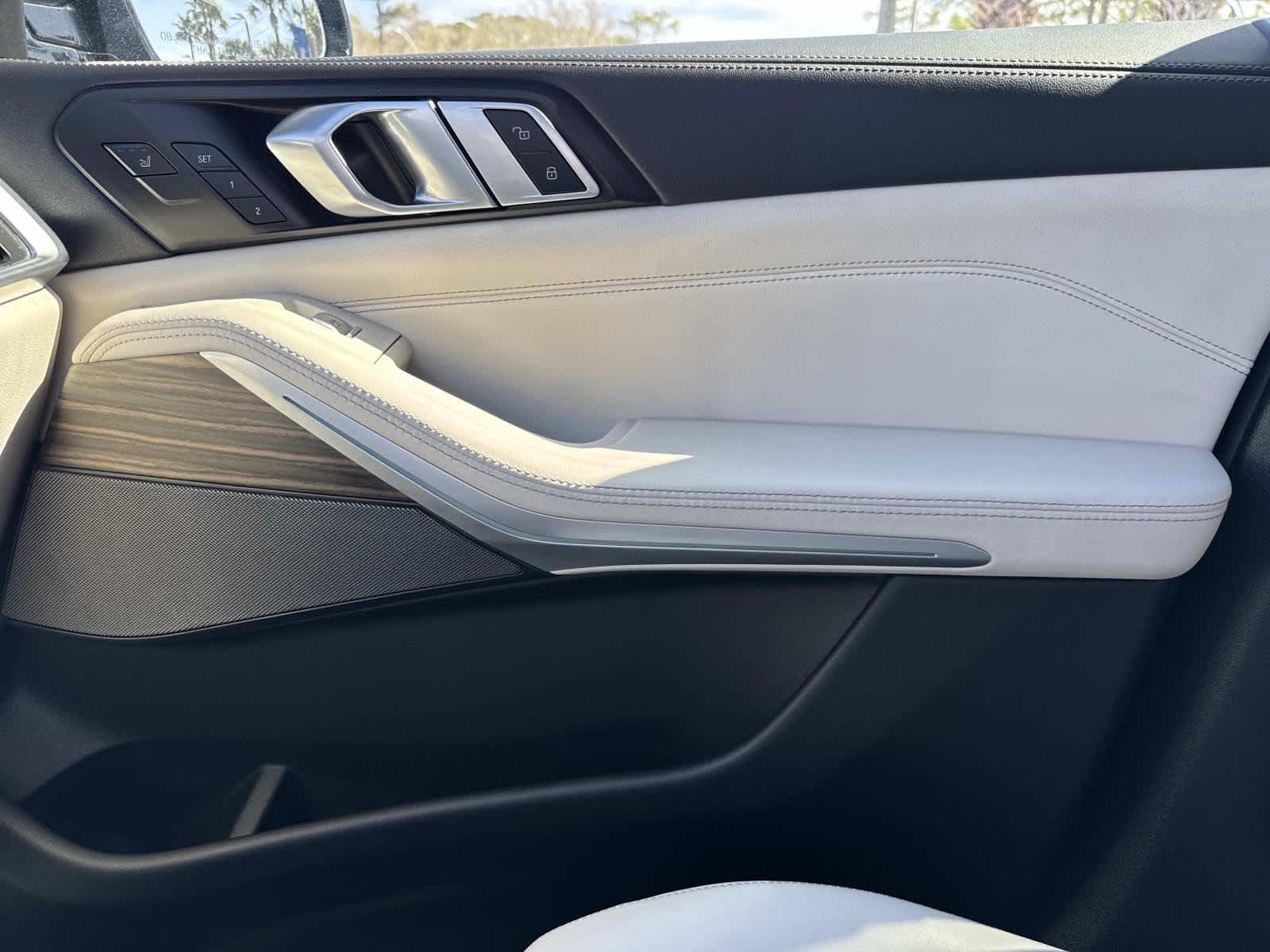 2025 BMW X7 M60i M60i