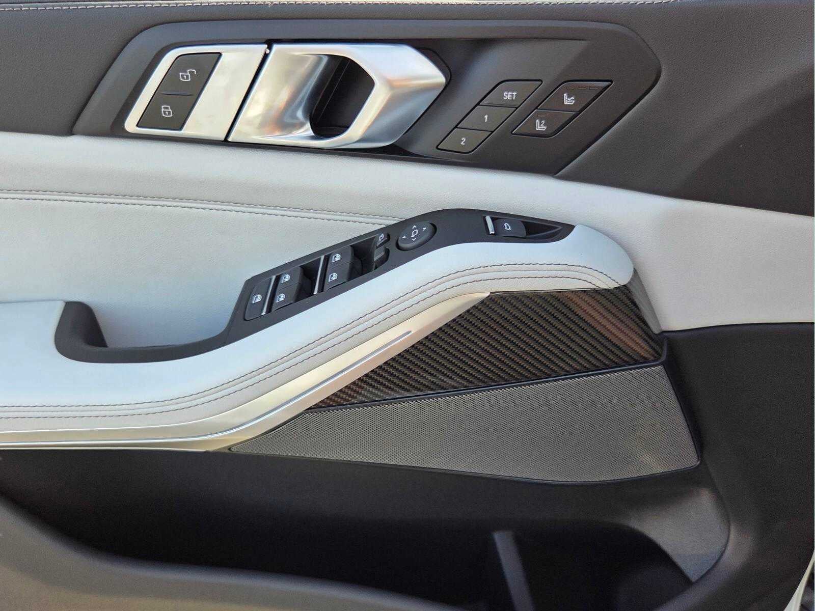 2026 BMW X5 M60i M60i