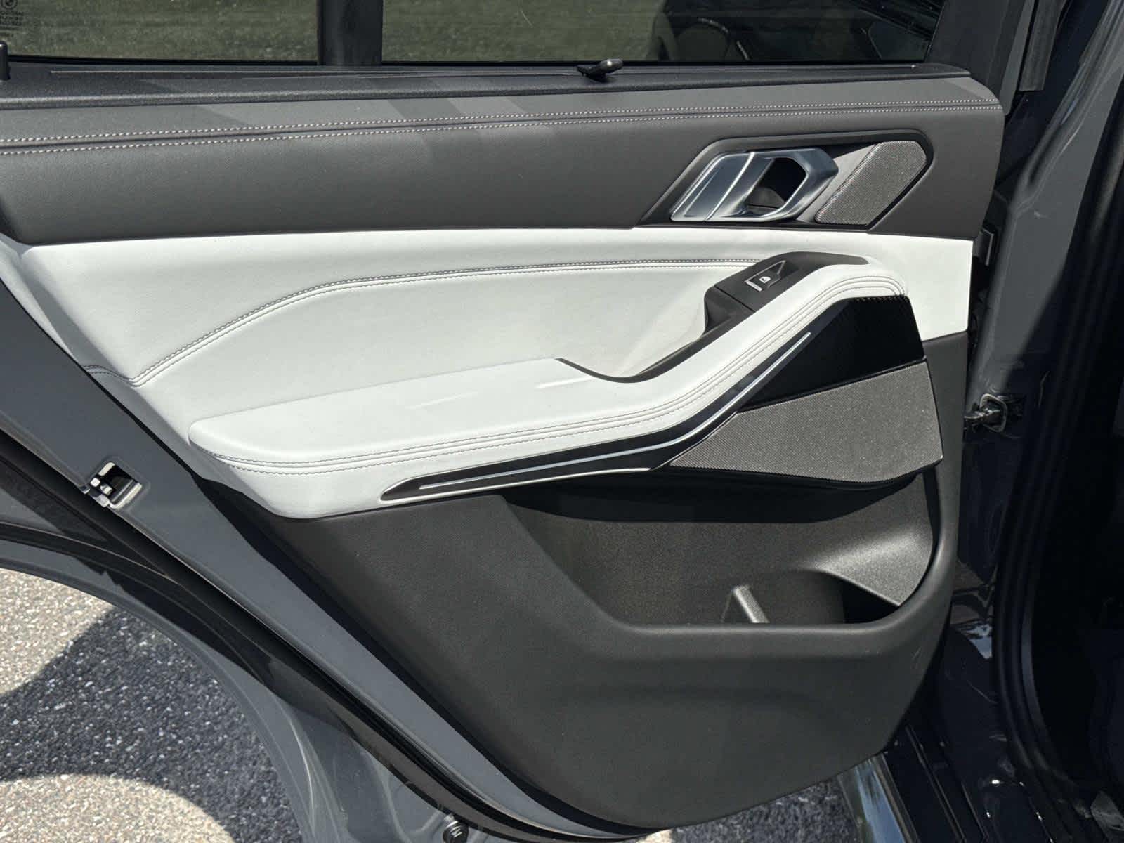 2026 BMW X5 M60i M60i