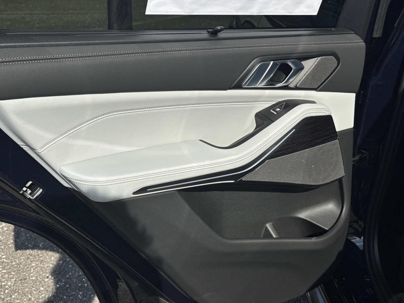 2026 BMW X5 M60i M60i