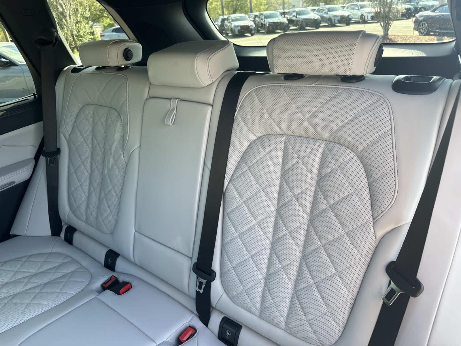 2026 BMW X5 M60i M60i