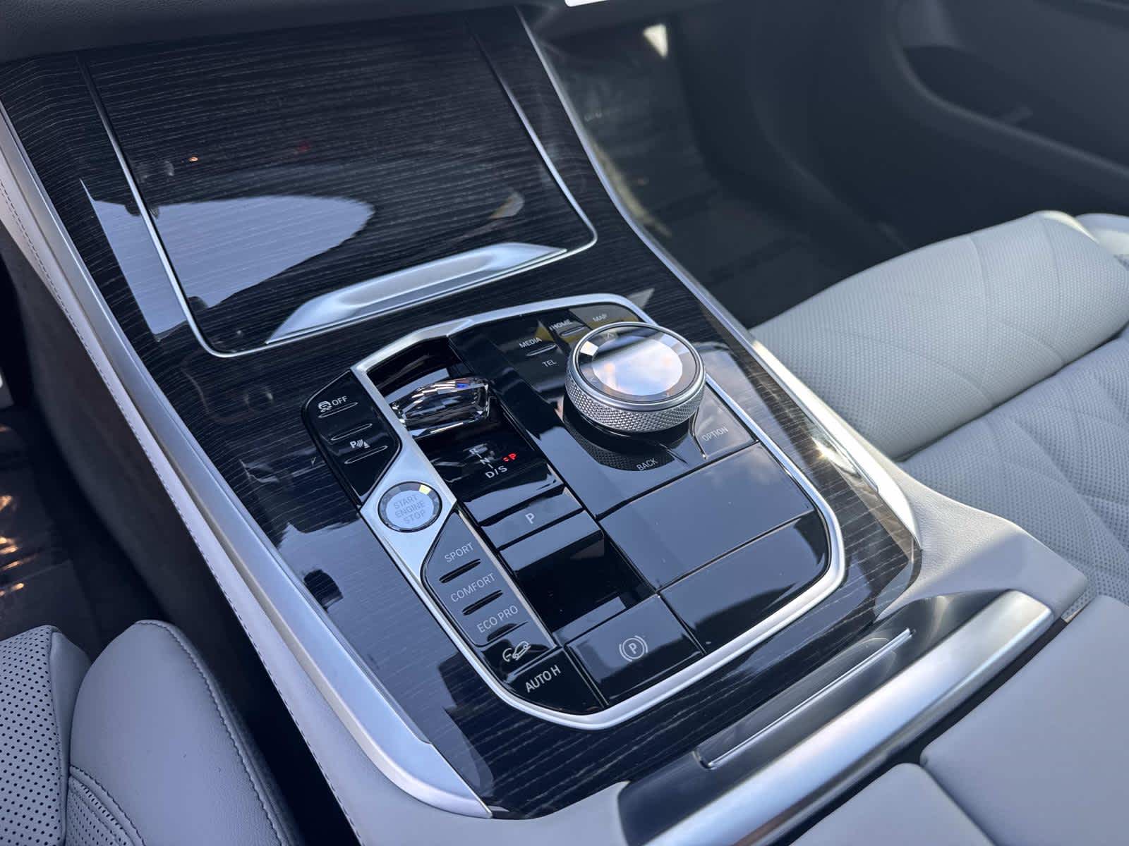 2026 BMW X5 M60i M60i