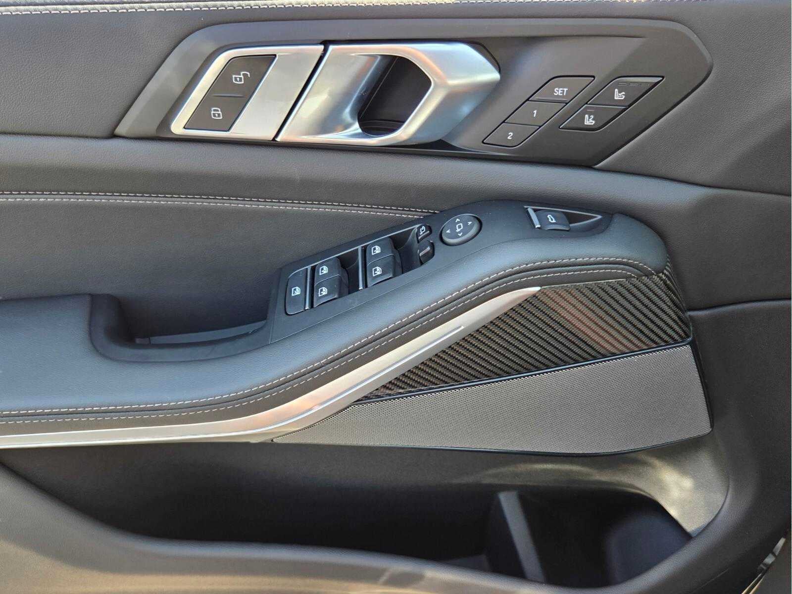 2026 BMW X5 M60i M60i