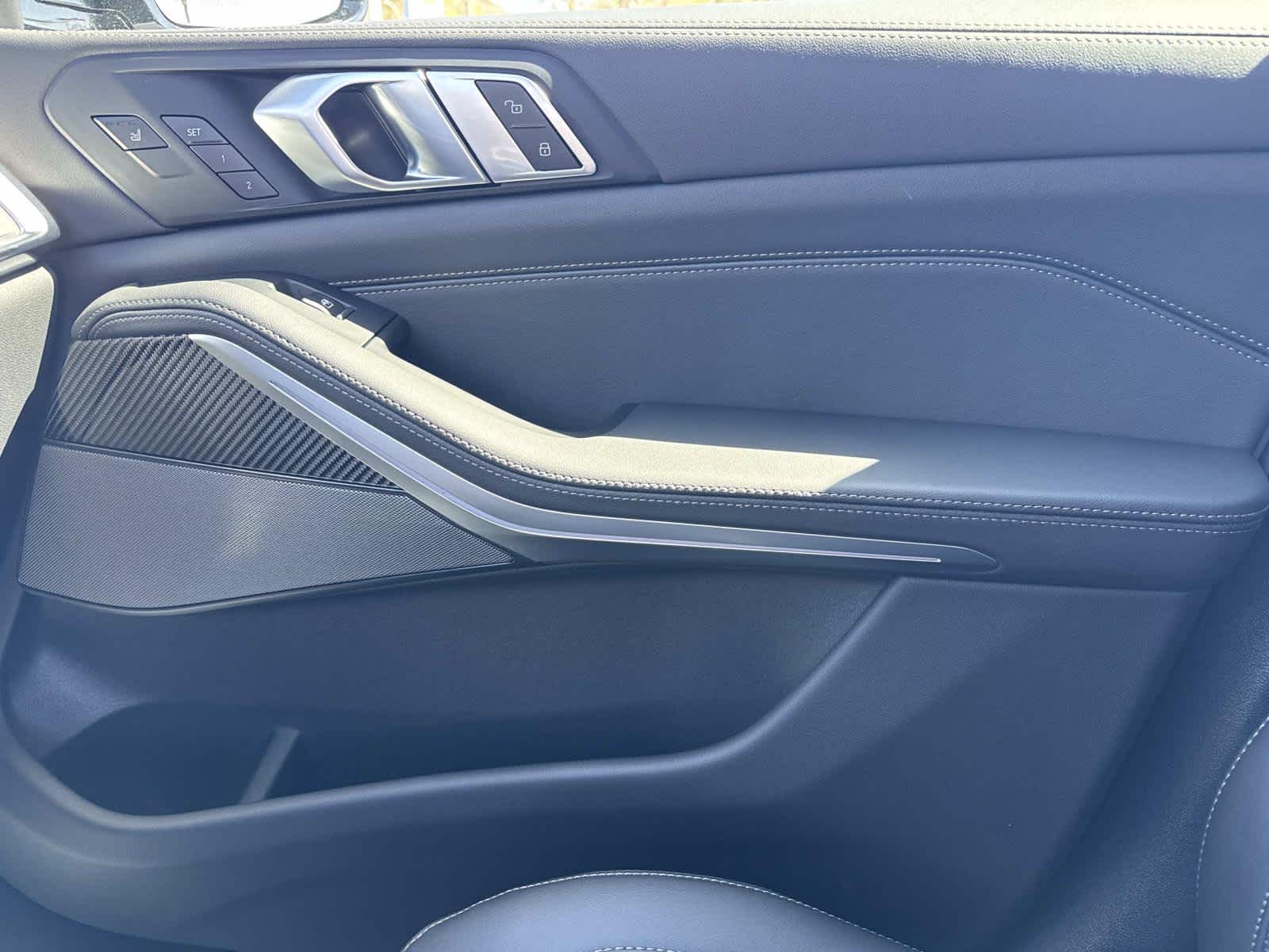 2026 BMW X5 M60i M60i