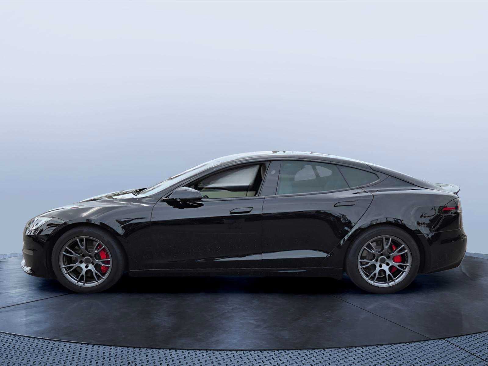 2023 Tesla Model S Plaid