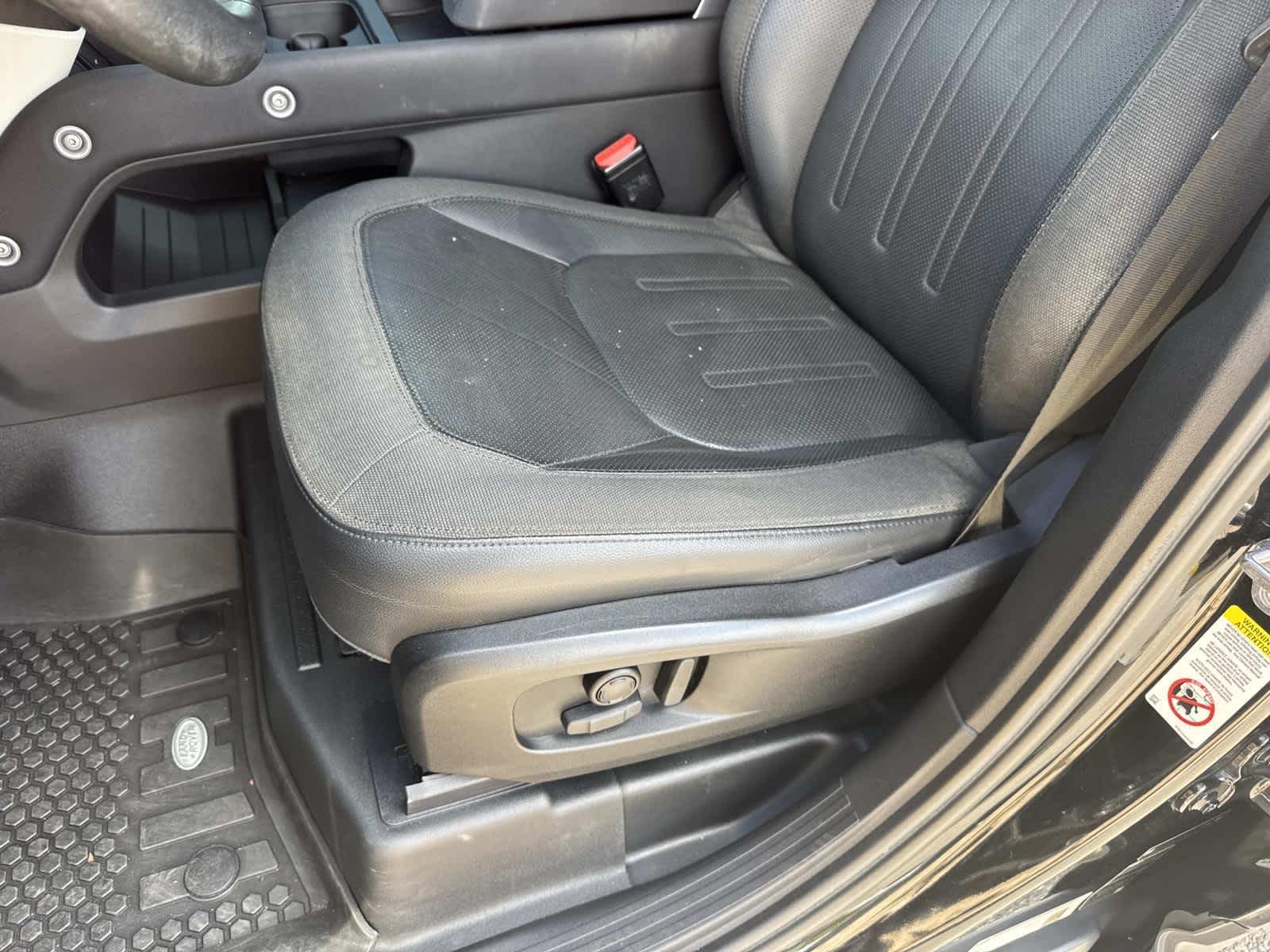 2020 Land Rover Defender SE