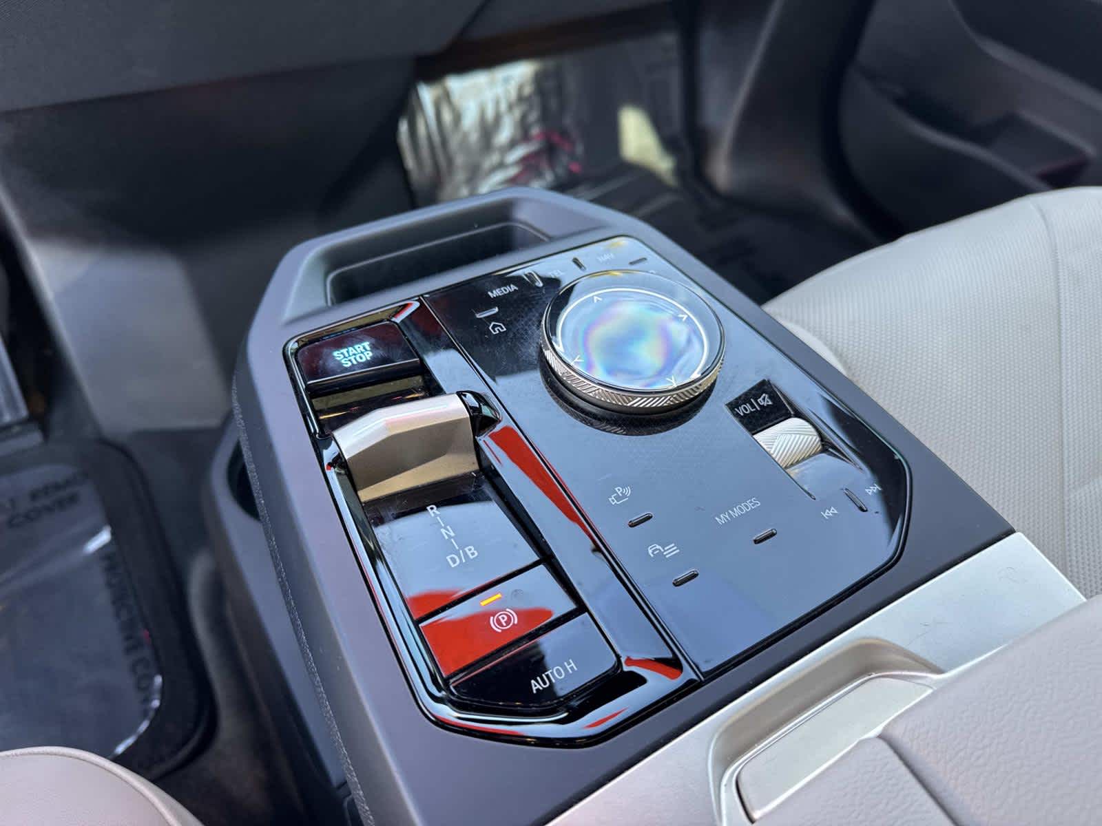 2025 BMW iX xDrive50