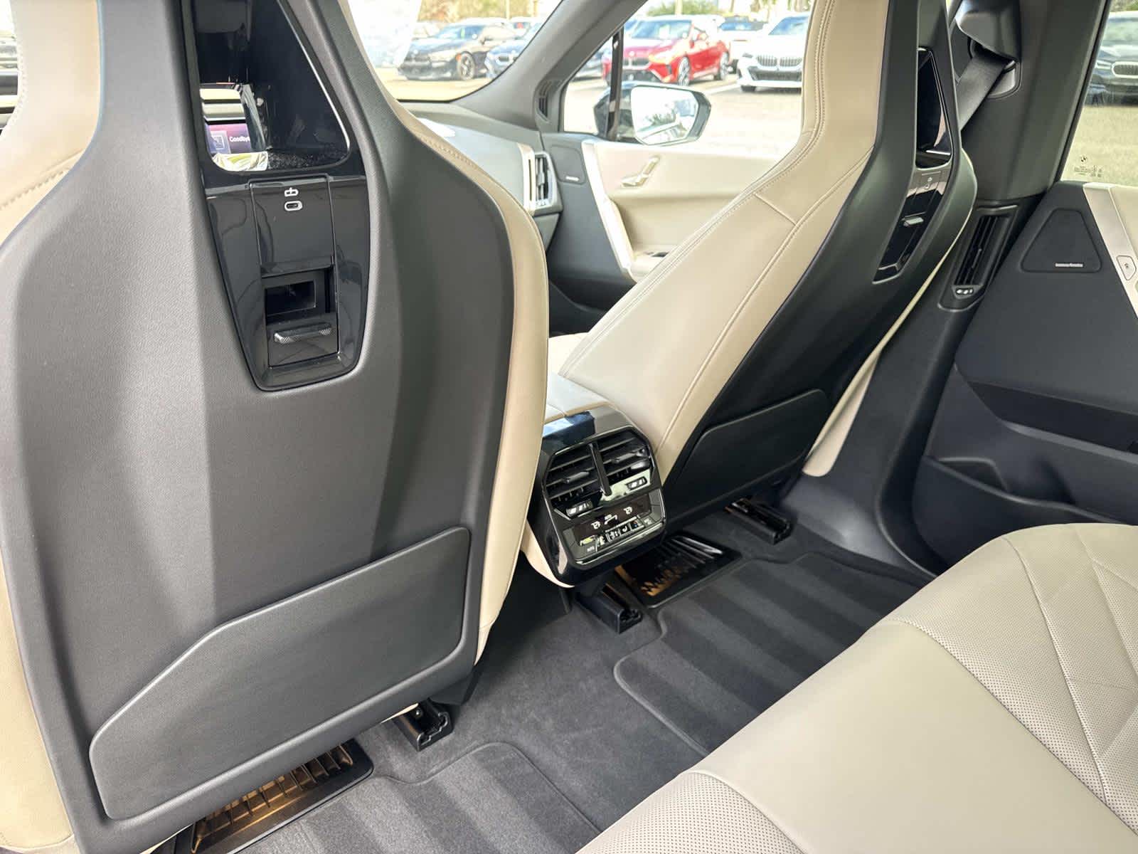 2025 BMW iX xDrive50