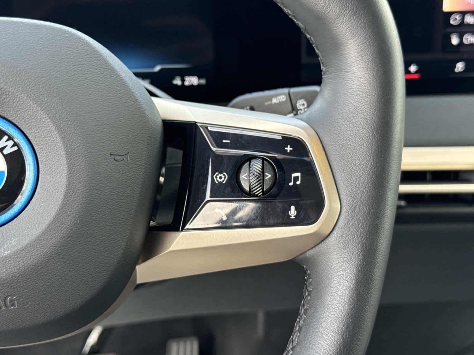 2025 BMW iX xDrive50