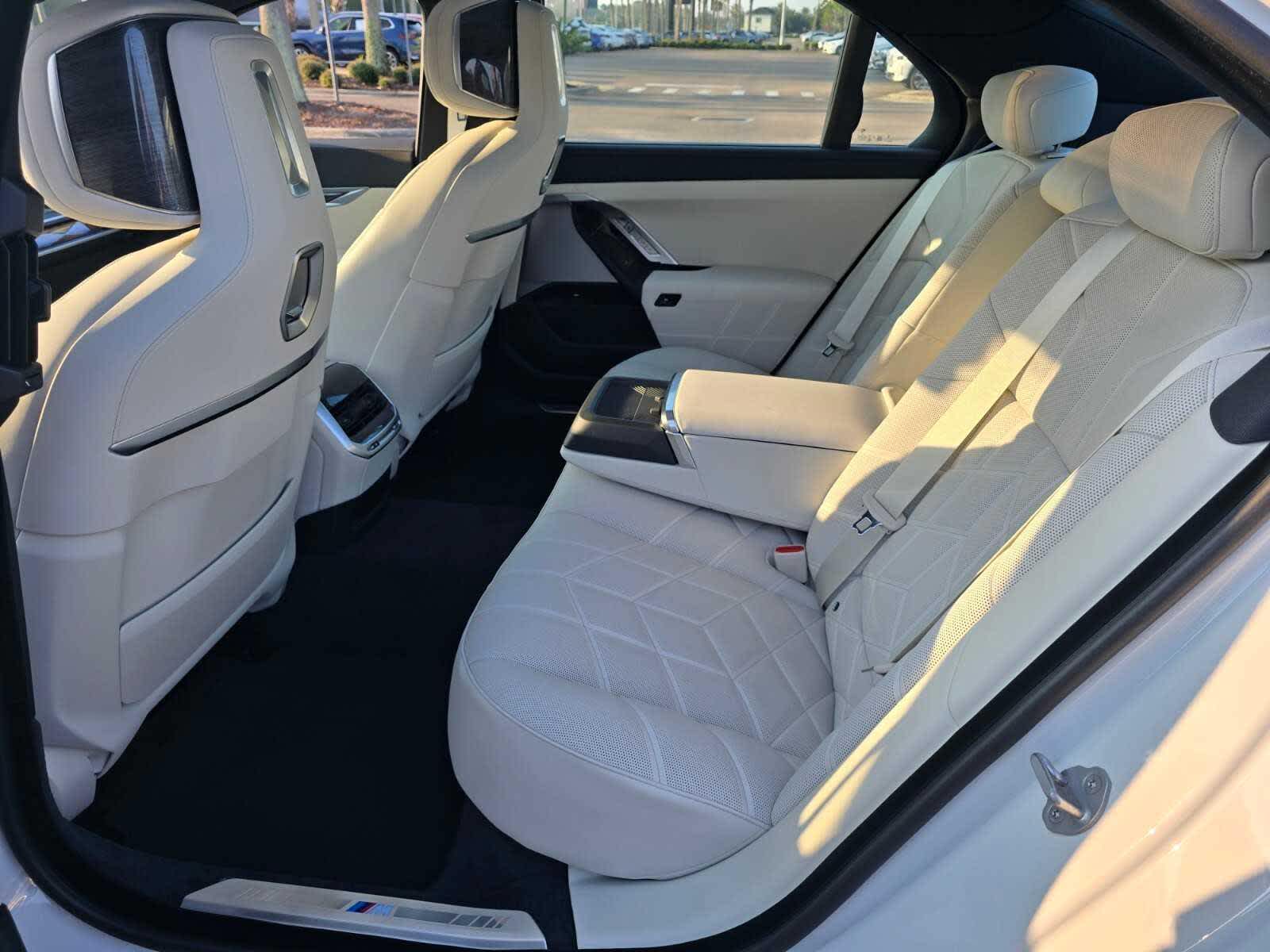 2025 BMW 7 Series 750e xDrive