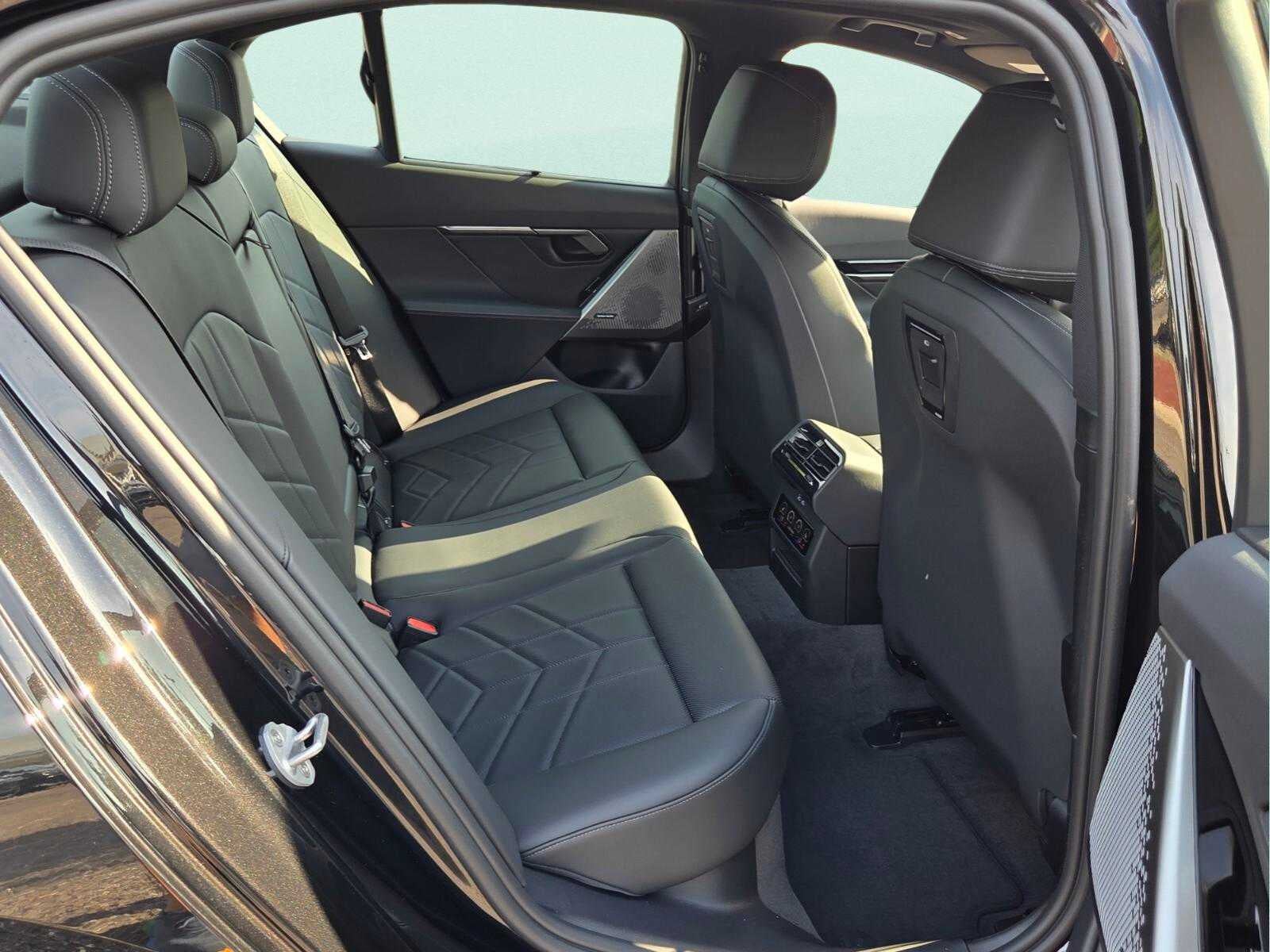 2027 BMW 530i 530i