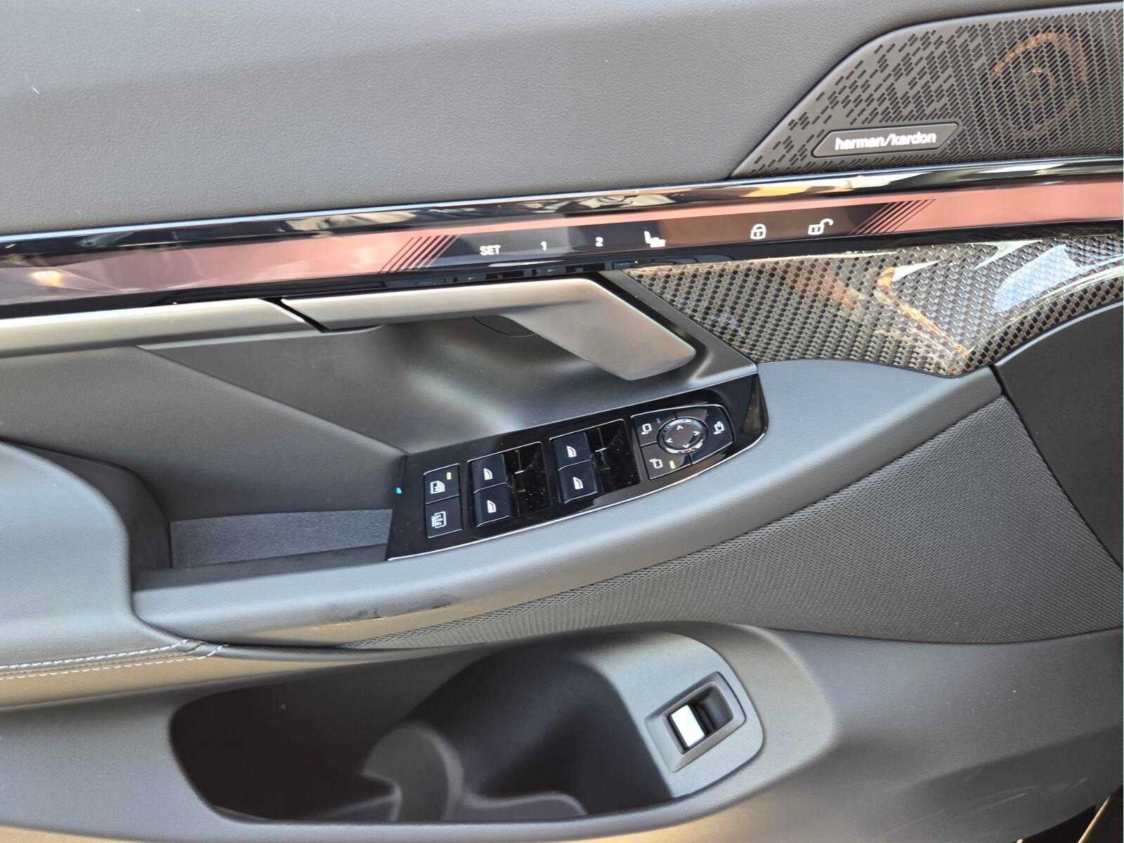 2027 BMW 530i 530i