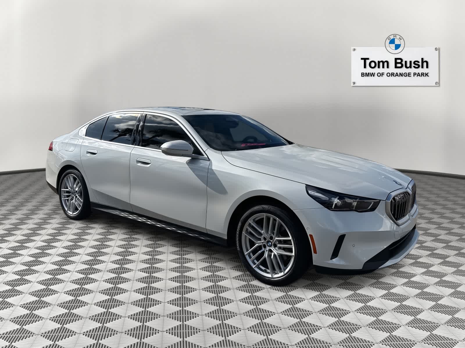 2025 BMW 5 Series 530i