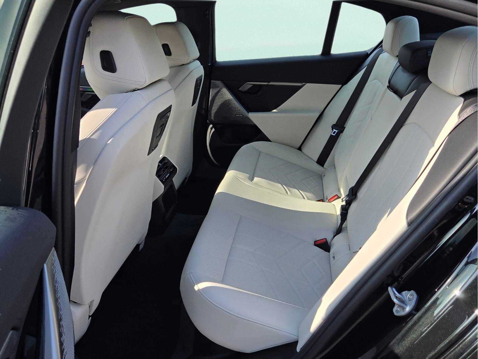 2027 BMW 530i 530i