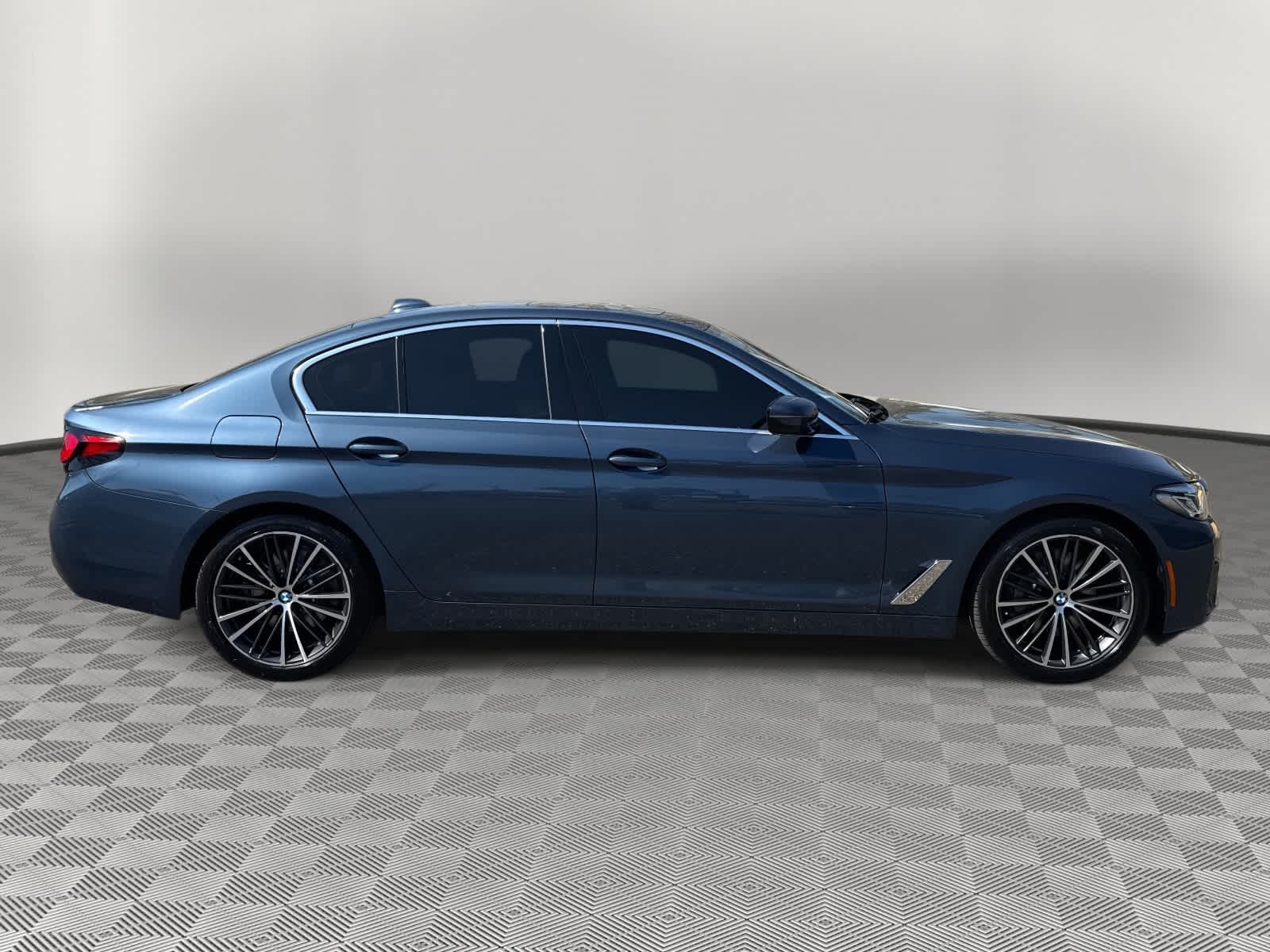 2023 BMW 5 Series 530i