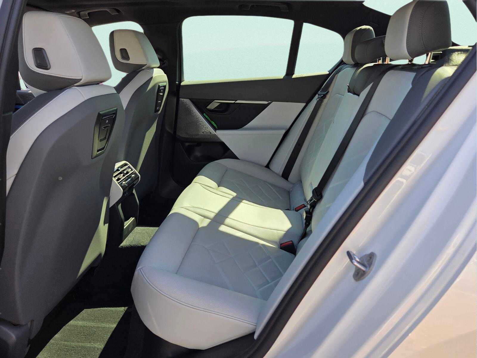 2025 BMW i5 xDrive40