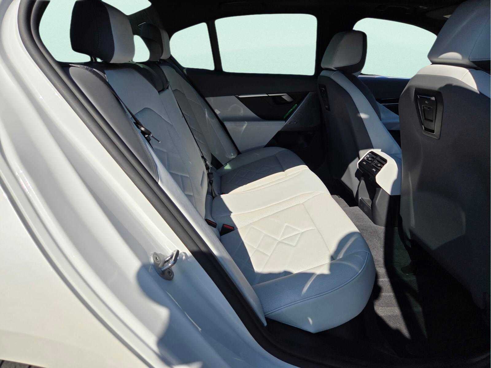 2025 BMW i5 xDrive40