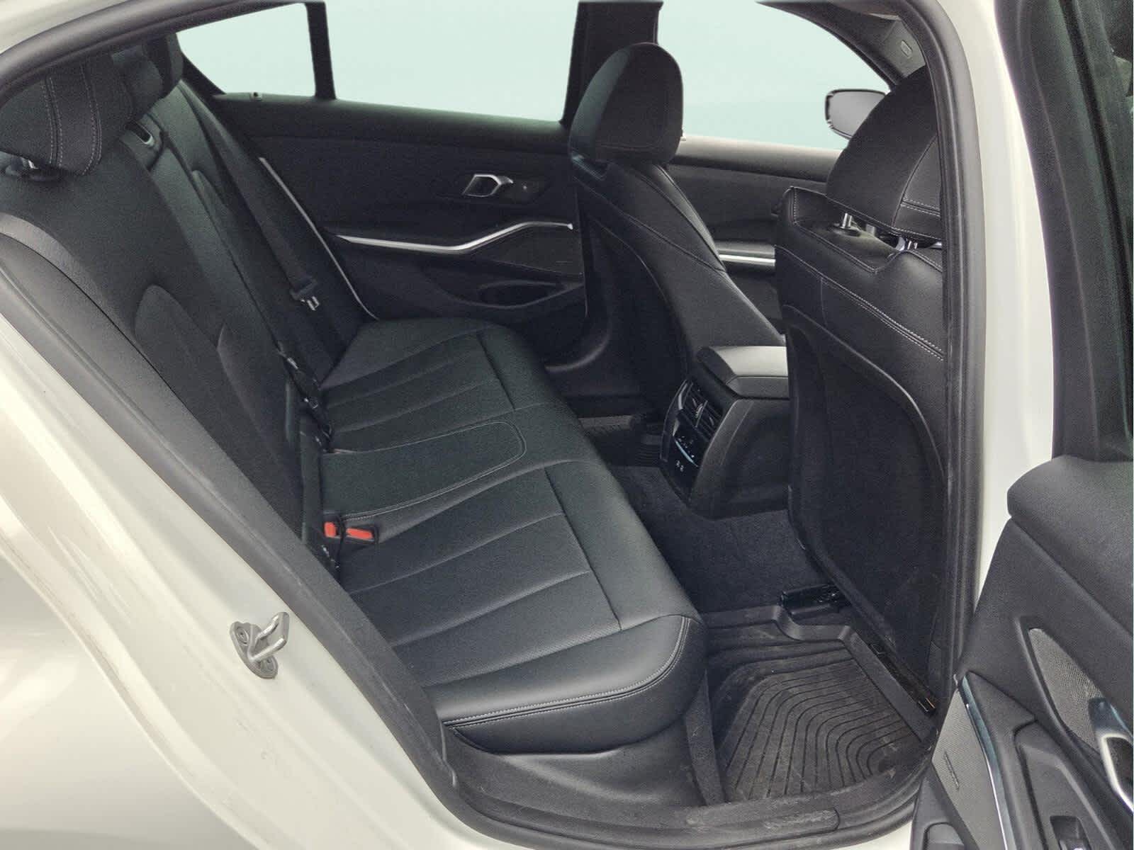 2024 BMW 3 Series 330i - Photo 17
