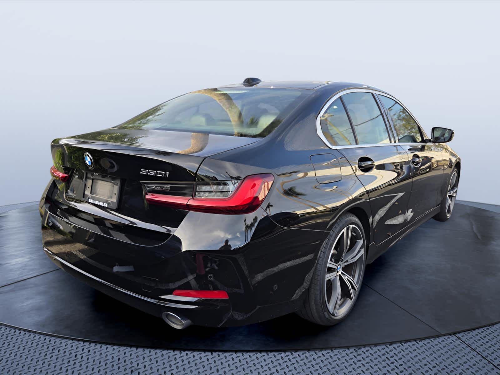 2024 BMW 3 Series 330i - Photo 3