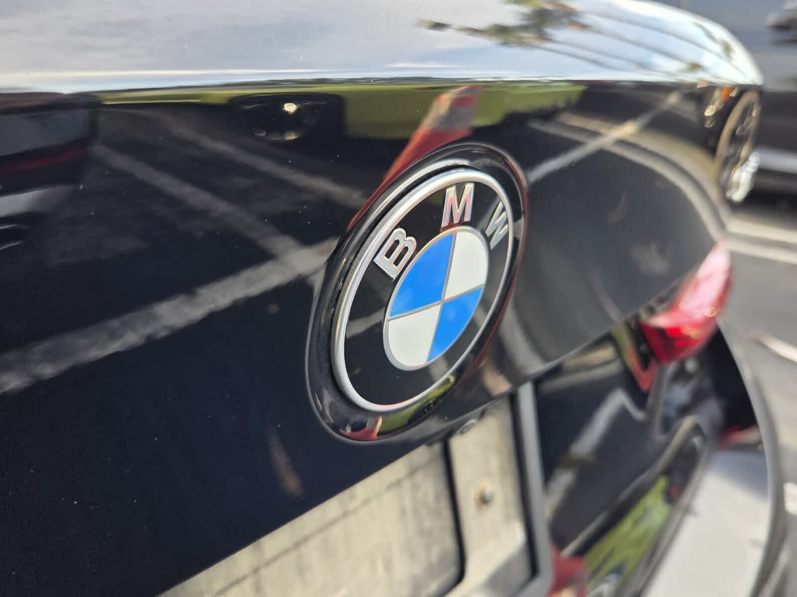 2024 BMW 3 Series 330i - Photo 4