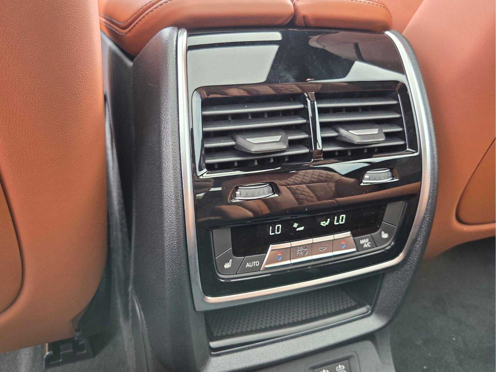 2027 BMW X7 xDrive40i xDrive40i