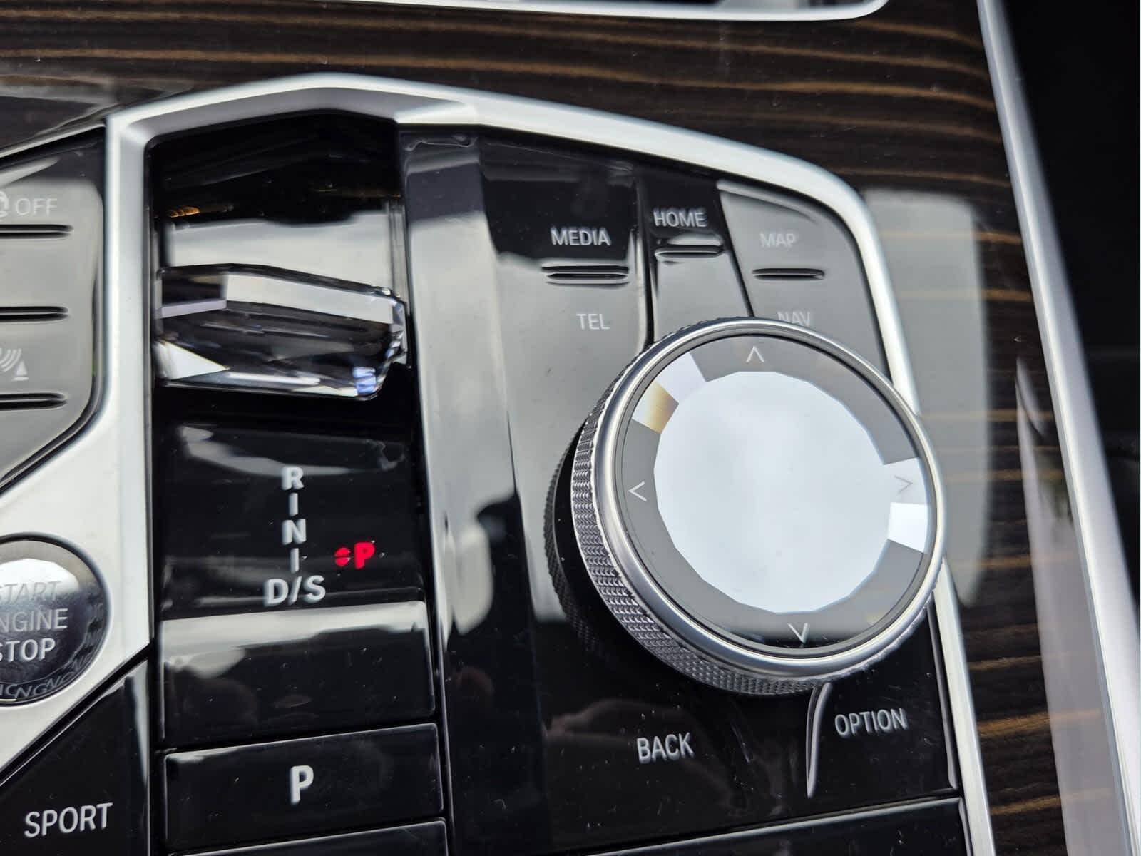 2025 BMW X7 M60i M60i