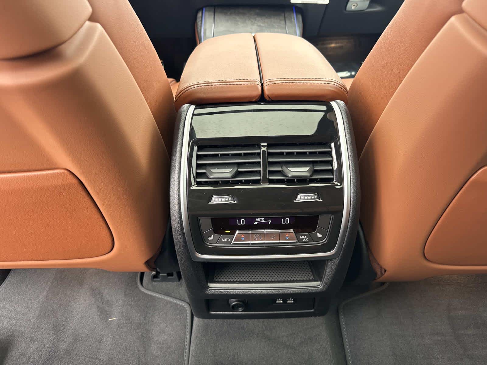 2026 BMW X7 M60i M60i