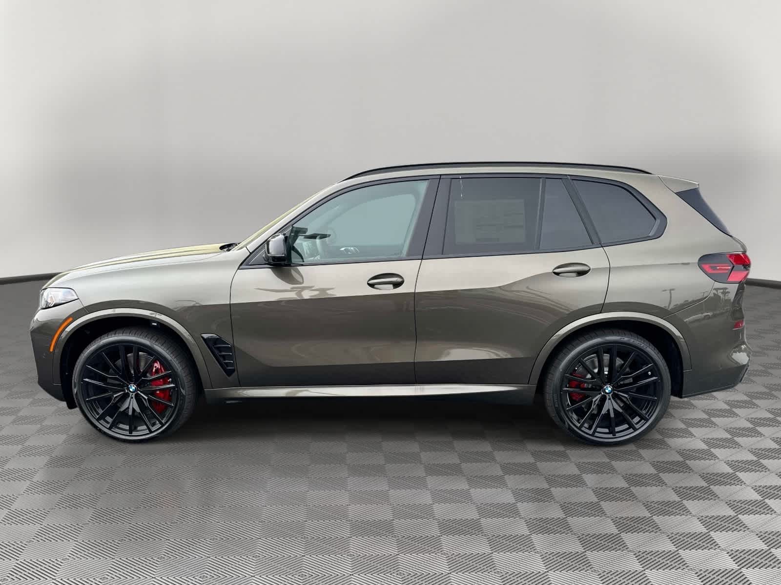 2026 BMW X5 M60i M60i