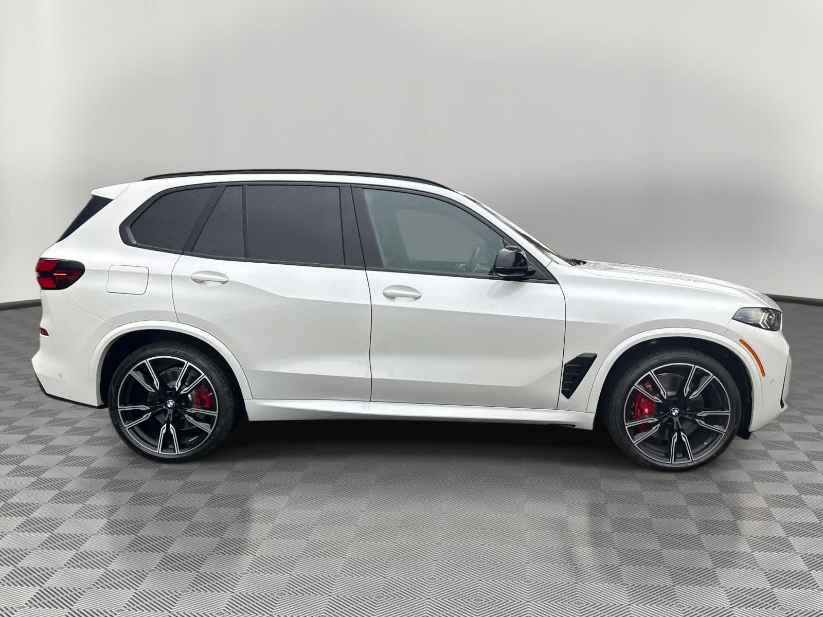 2026 BMW X5 M60i M60i