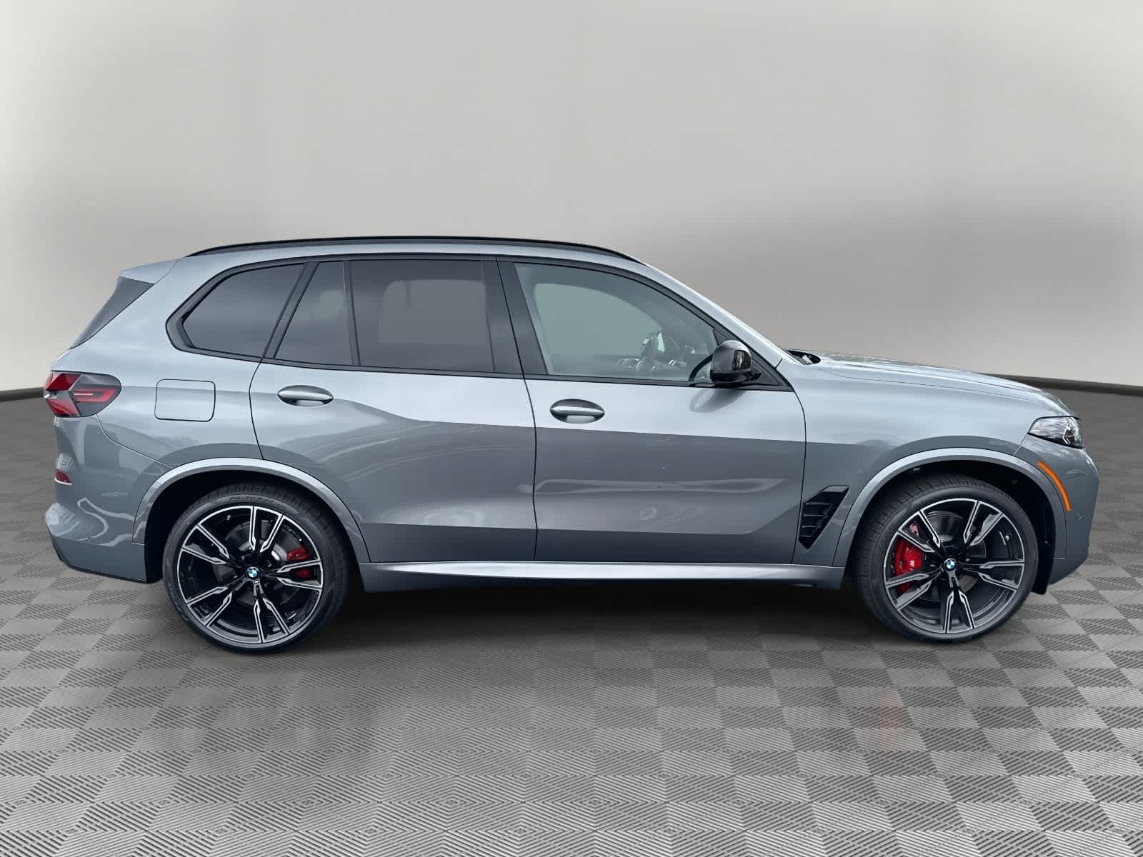 2026 BMW X5 M60i M60i