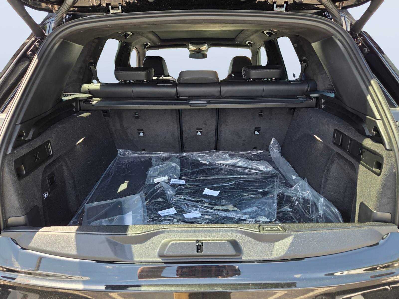 2026 BMW X5 M60i M60i