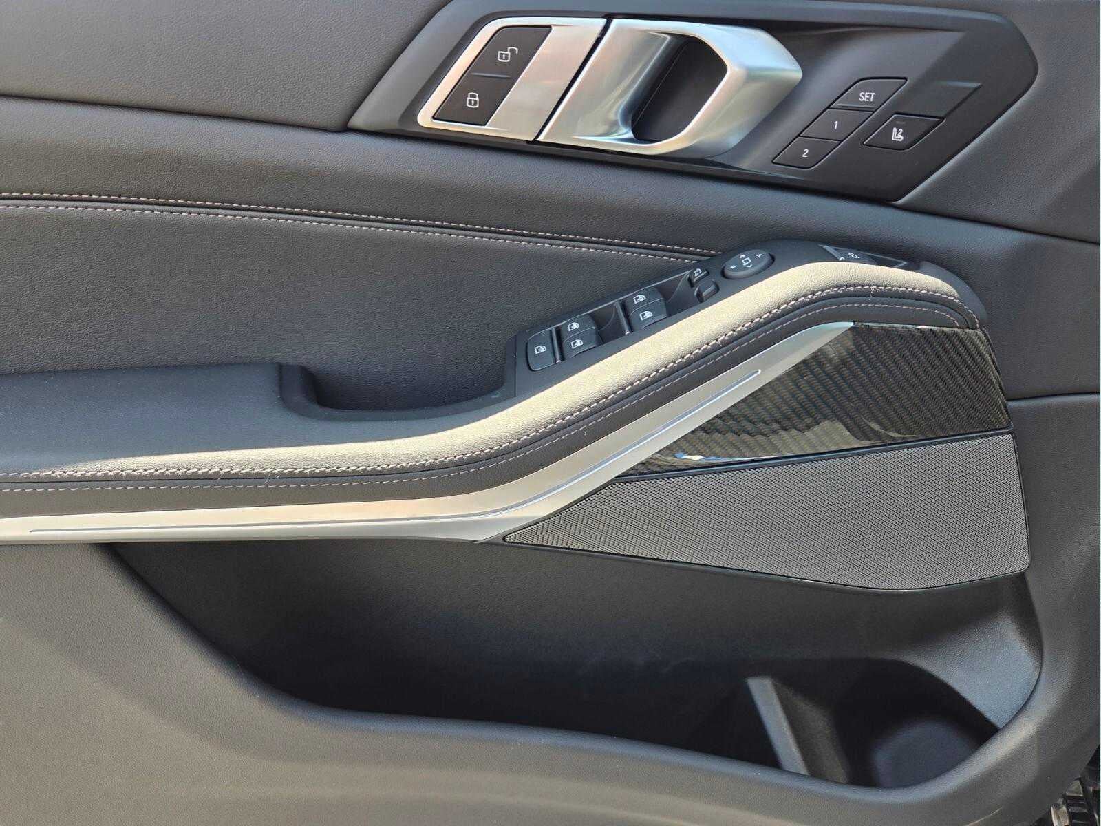 2026 BMW X5 M60i M60i