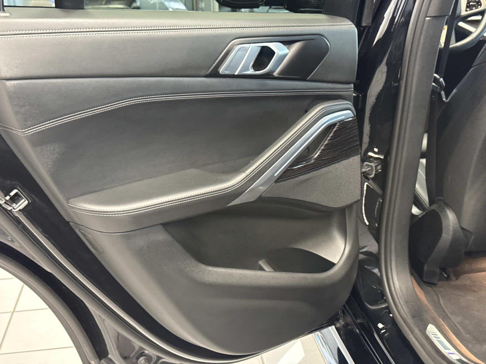 2025 BMW X6 xDrive40i