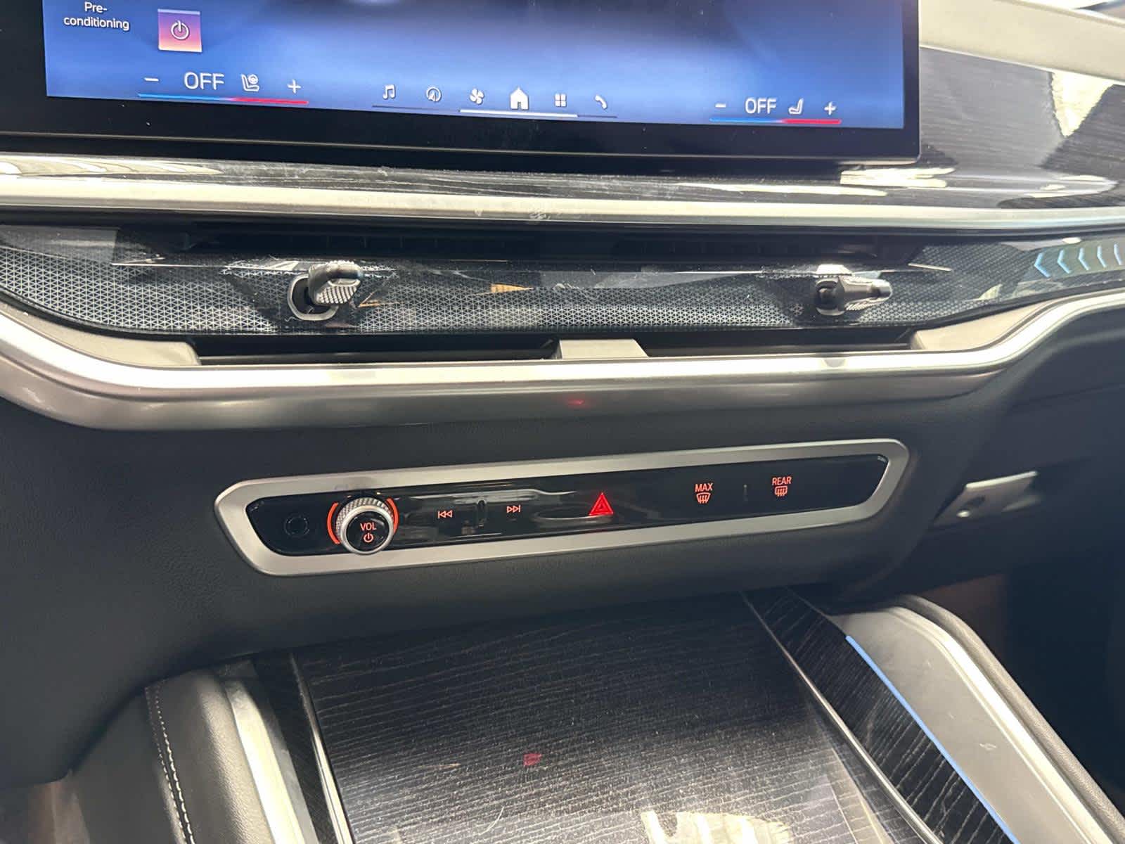 2025 BMW X6 xDrive40i