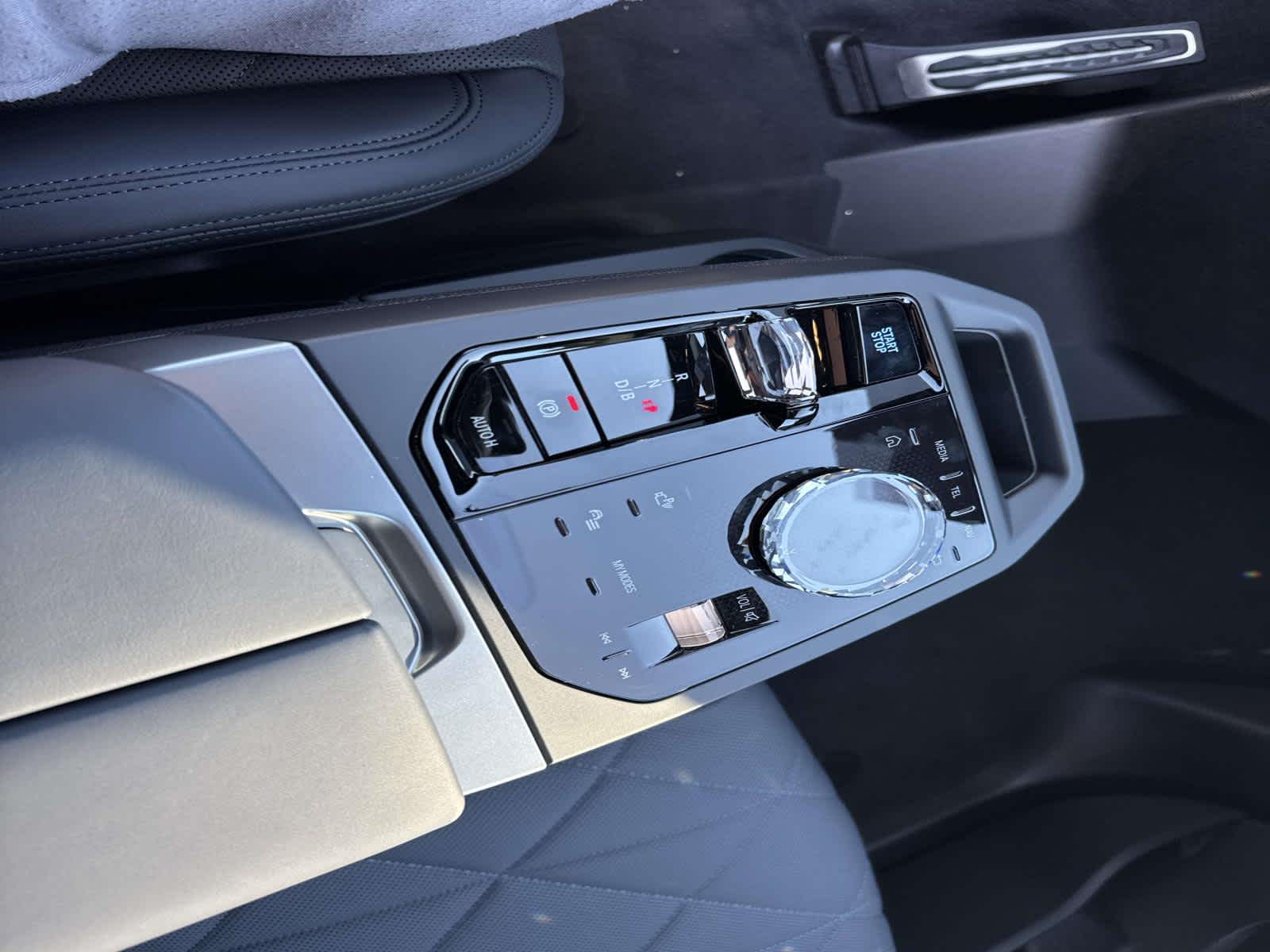 2026 BMW iX xDrive60