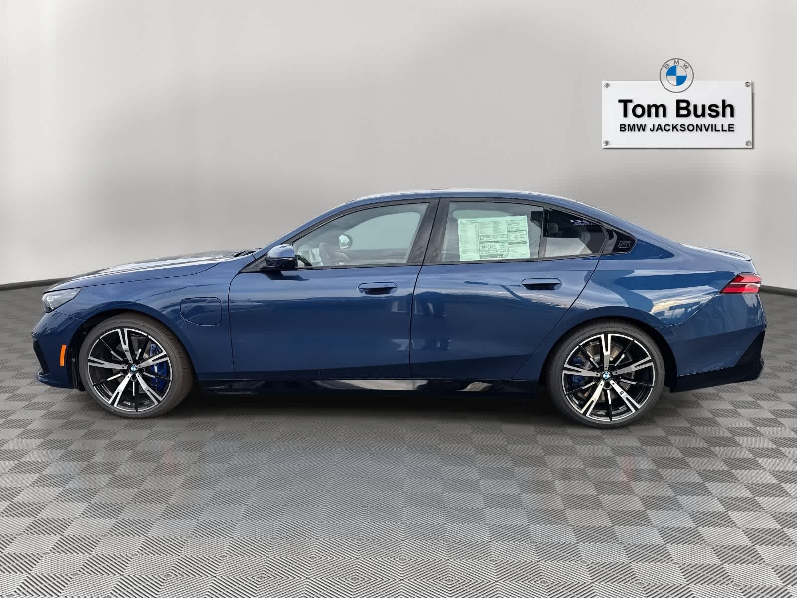 2026 BMW 5 Series 550e xDrive