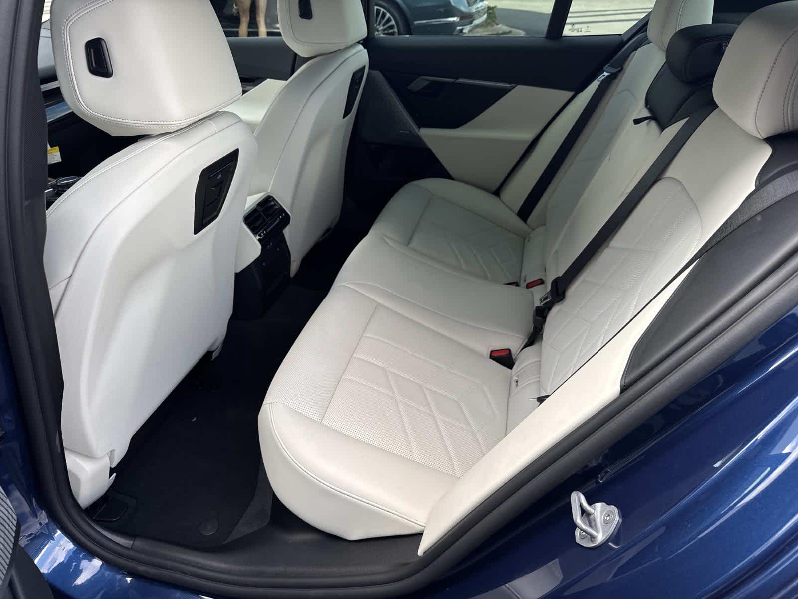 2025 BMW 5 Series 530i