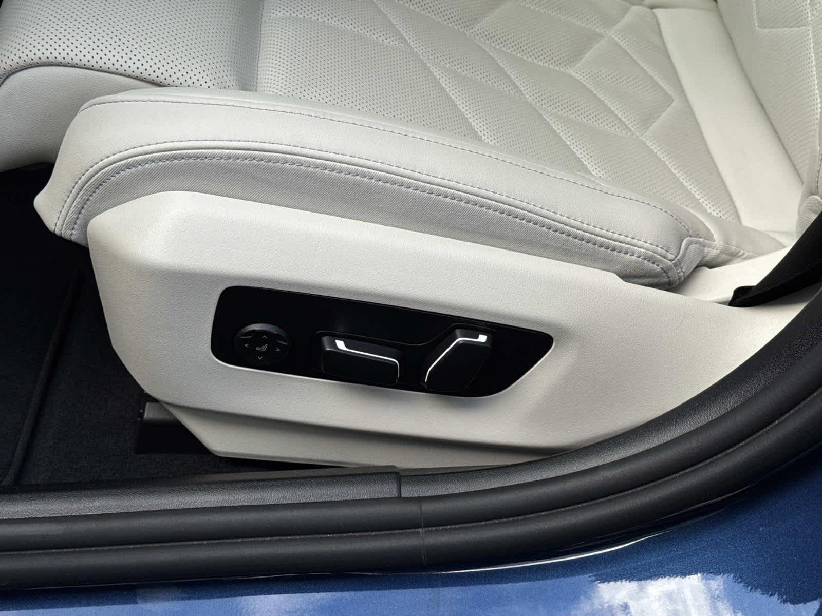 2025 BMW 5 Series 530i