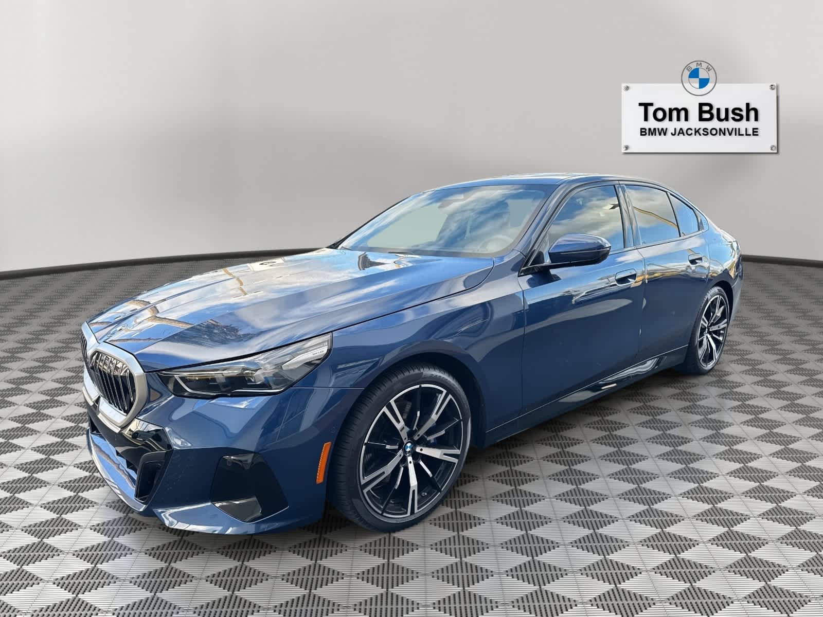 2025 BMW 5 Series 530i