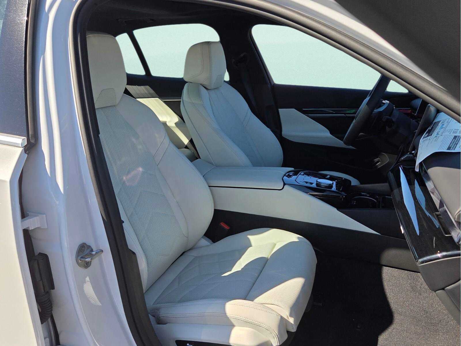 2027 BMW 530i 530i