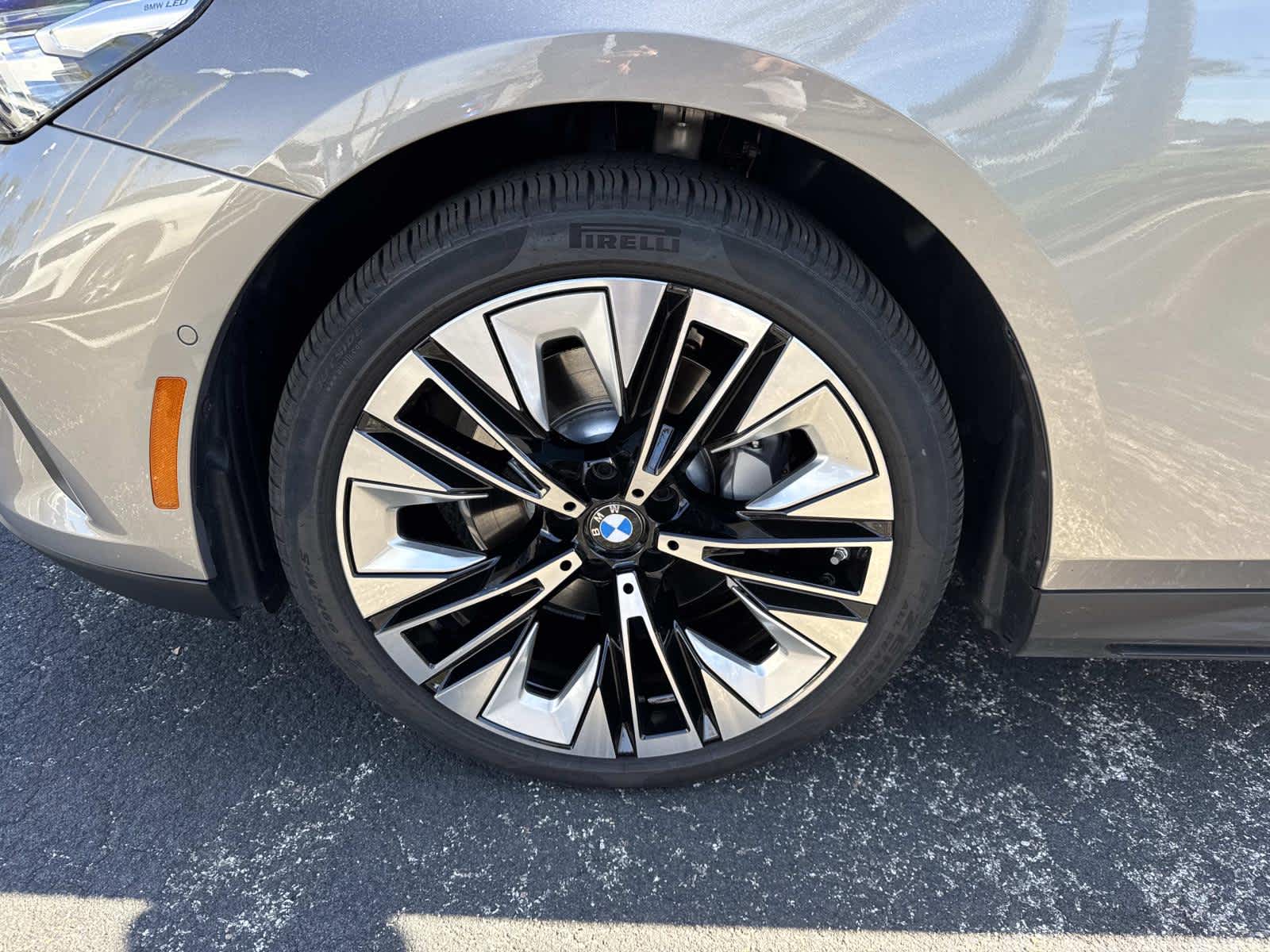 2025 BMW 5 Series 530i xDrive