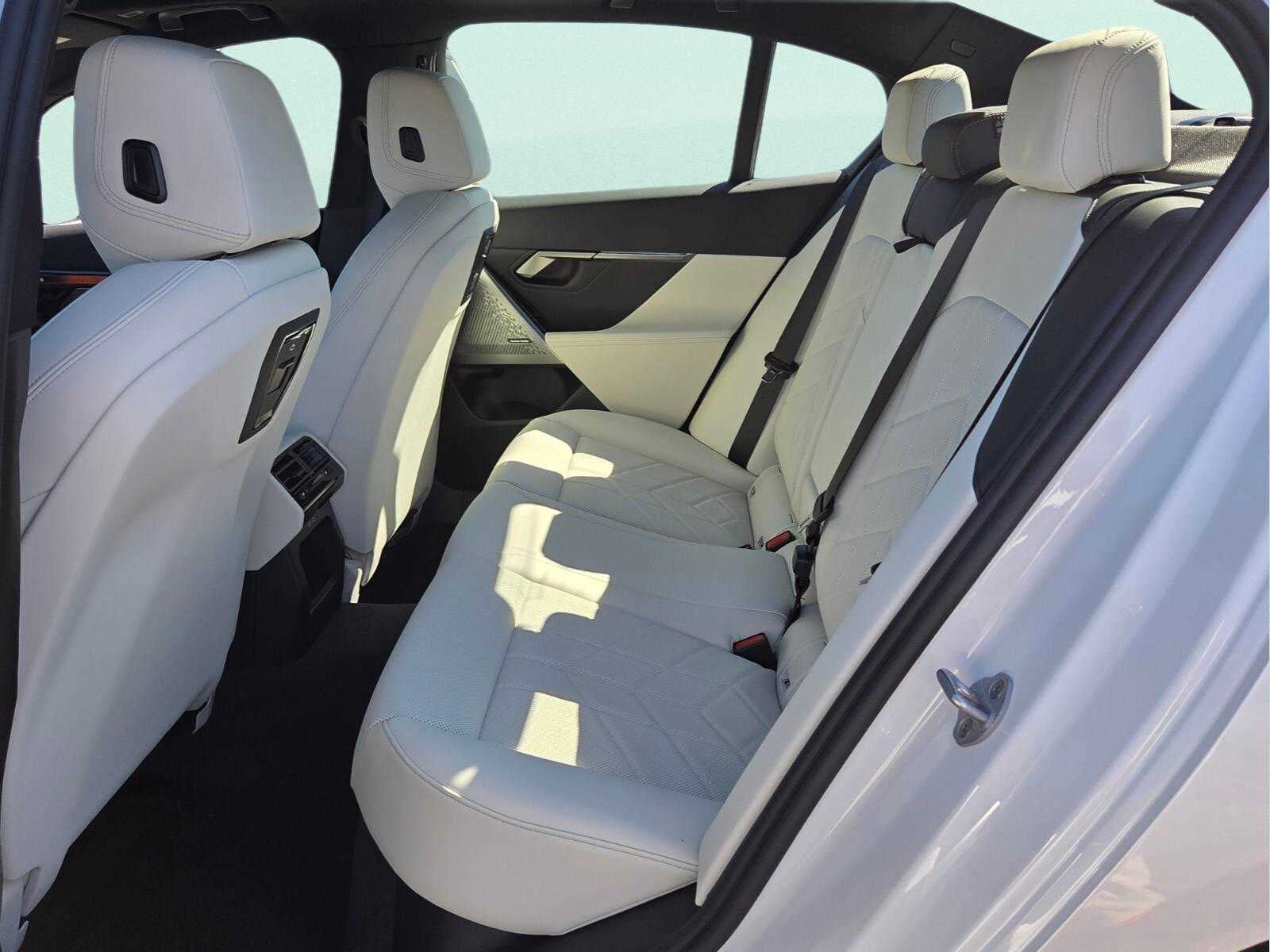 2027 BMW 740i xDrive 740i xDrive