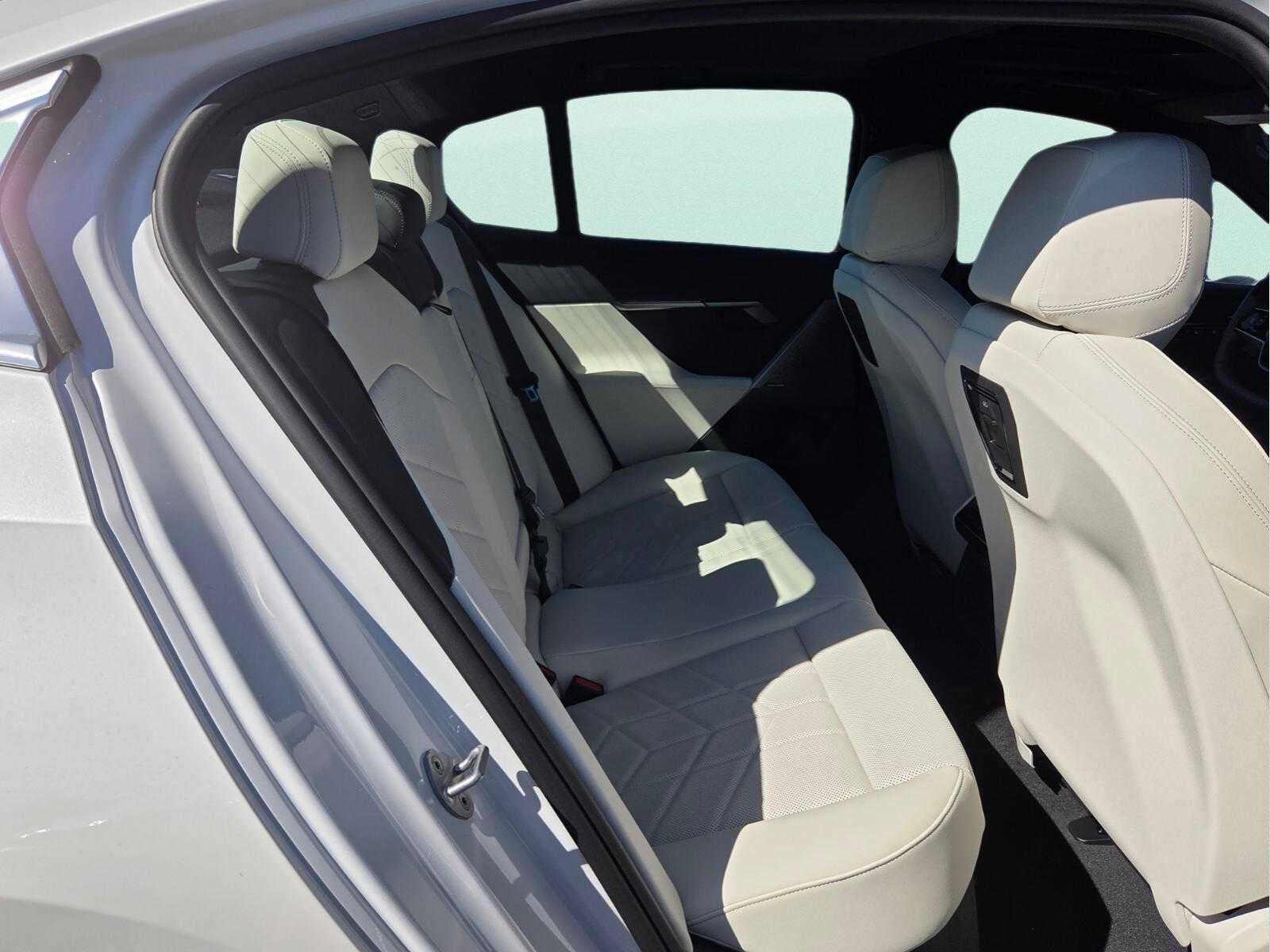 2027 BMW 740i xDrive 740i xDrive