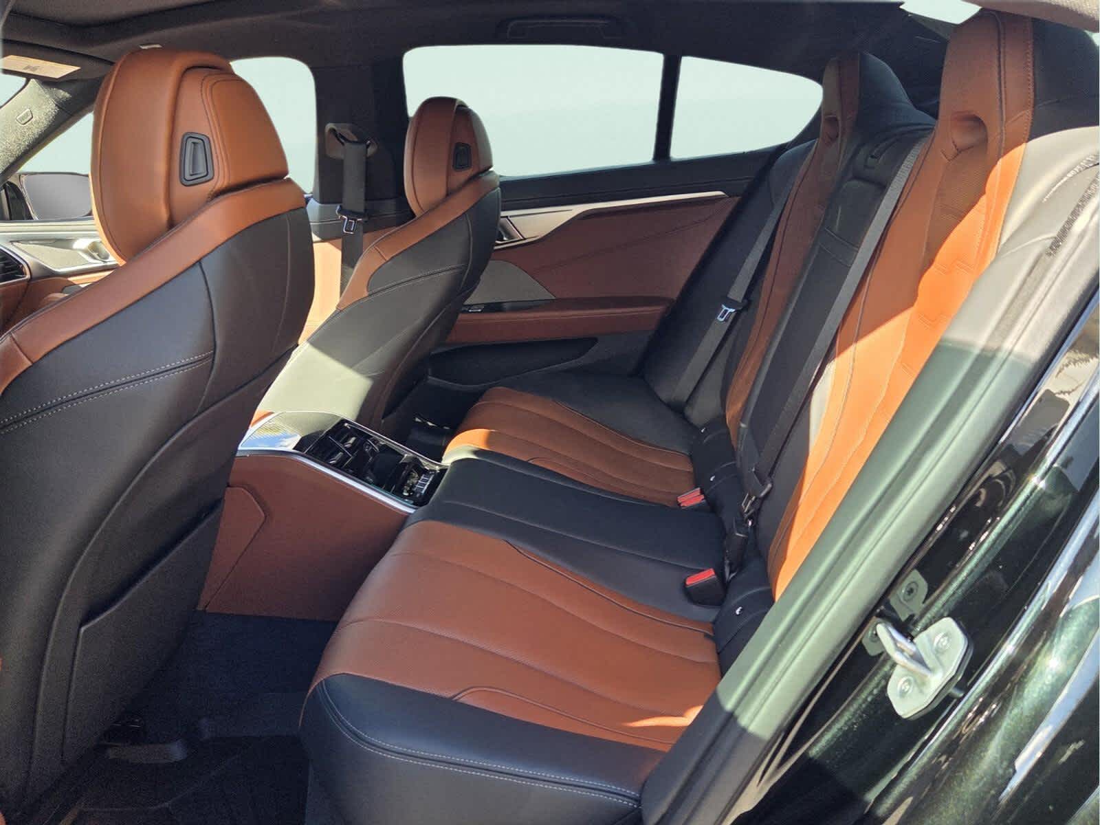 2025 BMW 8 Series M850i - Photo 11