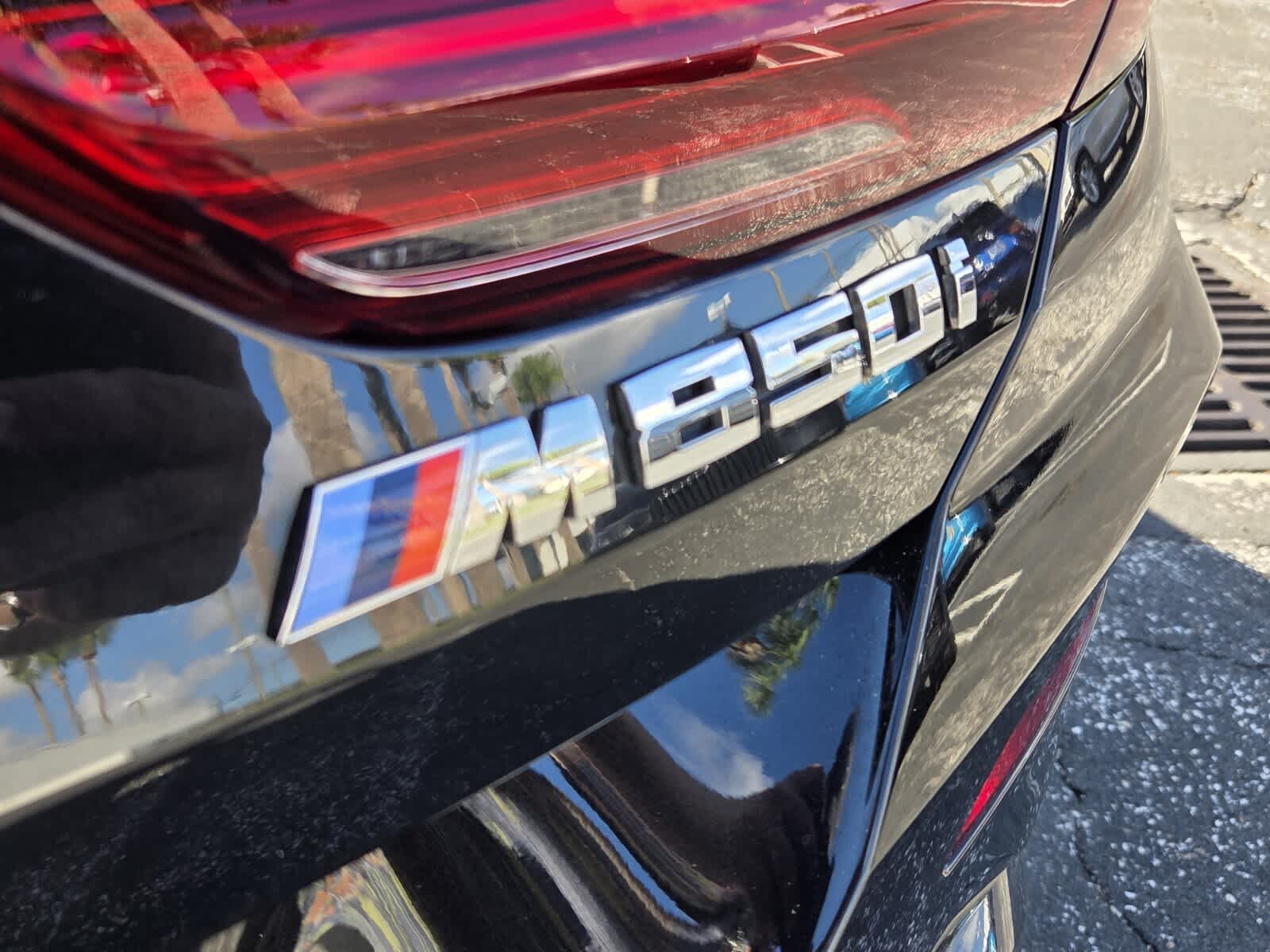 2025 BMW 8 Series M850i - Photo 18